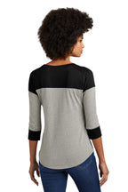 New Era  Women's Heritage Blend 3/4-Sleeve Baseball Raglan Tee. LNEA104